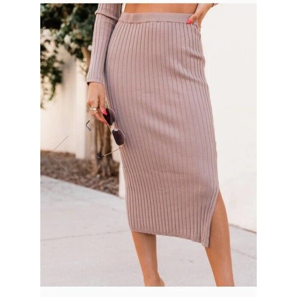 NWOT Knit Sweater Midi Skirt W/ Slit Ribbed Stretch Pink Lily Woman's Med Brown